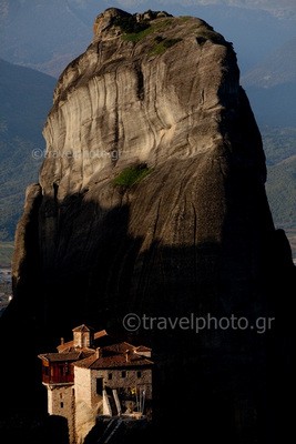 meteora-moni-rousanou meteora-rousanou-monastery-sunrise