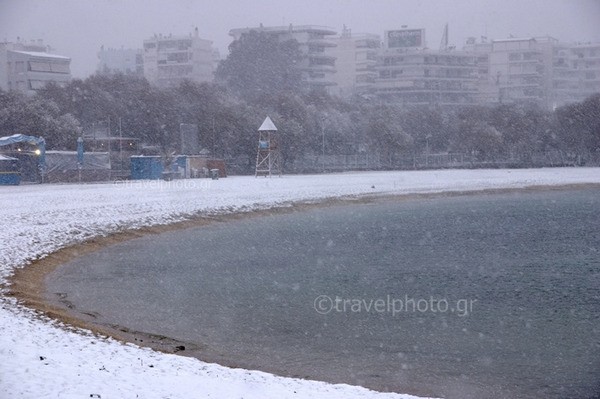 Athens-beach-snow-winter Χιονισμένη παραλία Αλίμου , Αθήνα