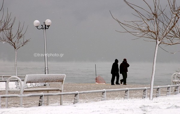 xioni-snow-in-athens-paralia Χιόνια στην Αθήνα, παραλία