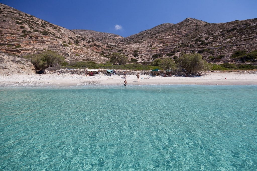 Παραλία Λιβάδι. Δονούσα, Μικρές Κυκλάδες