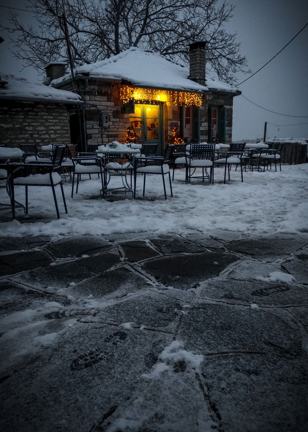 Παραδοσιακό καφενείο "Η Μεζαριά" στο Καπέζοβο, Ζαγοροχώρια